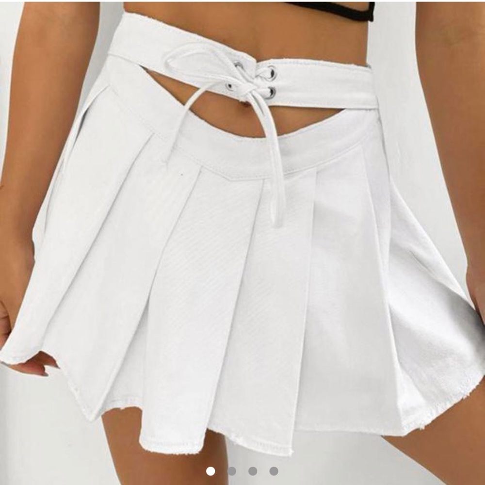 NWOT Tiger Mist Pleated Denim Skirt with center cutout